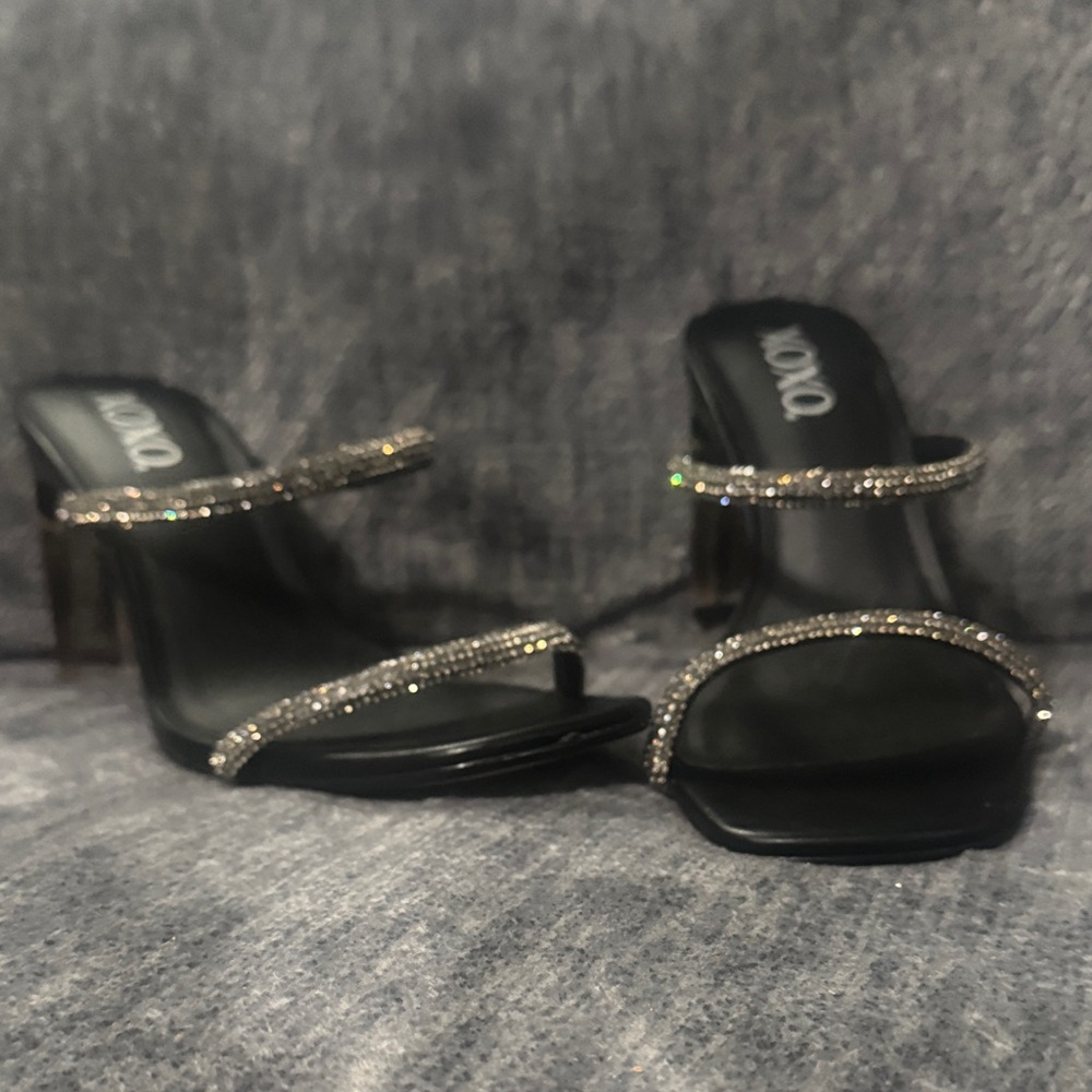 New XOXO Elegant Black and Silver Women's Heels Size 9